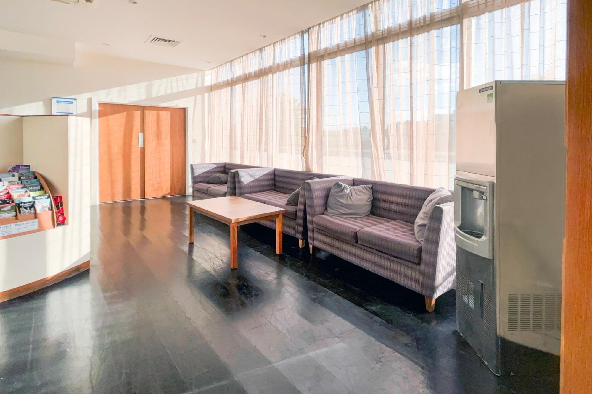 Belvilla Crewe City Centre Hotel Lifestyle Екстериор снимка