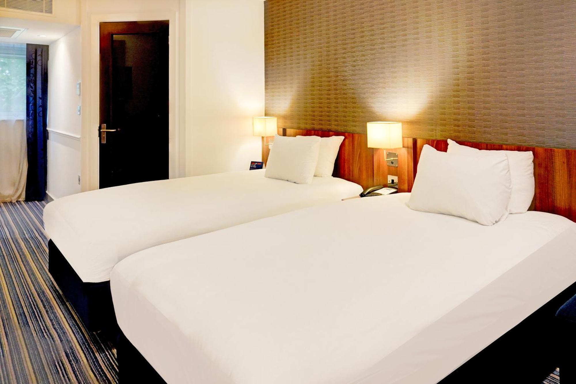 Belvilla Crewe City Centre Hotel Lifestyle Екстериор снимка